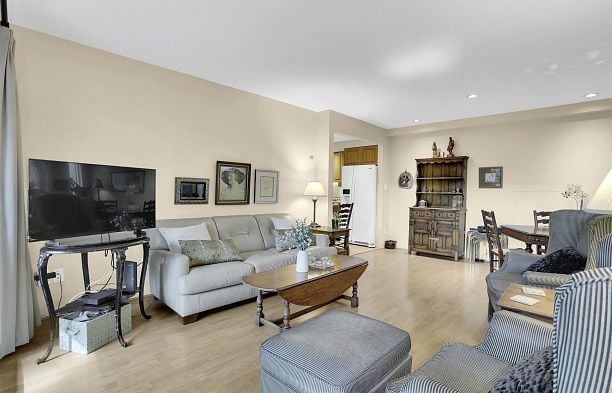 104 1424 Walnut Street Kitsilano