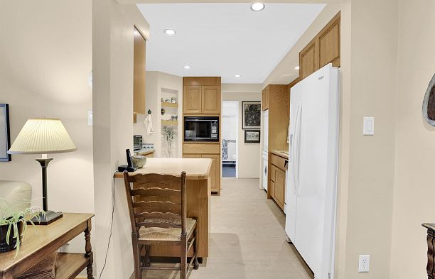 104 1424 Walnut Street Kitsilano