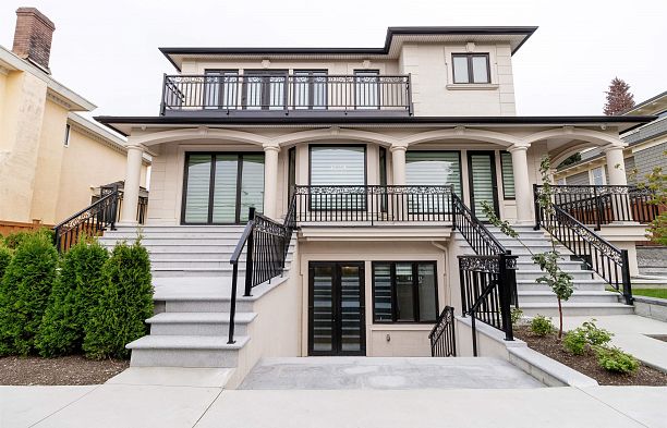 1196 W 48th Avenue South Granville