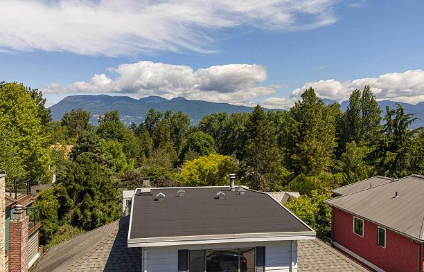4355 W 3rd Avenue Point Grey