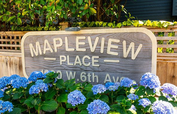 207 1990 W 6th Avenue Kitsilano