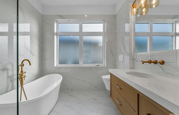 2246 W 20th Avenue Arbutus