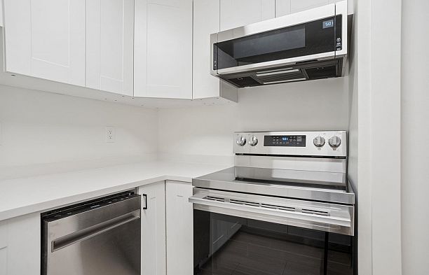 3 3250 W 4th Avenue Kitsilano