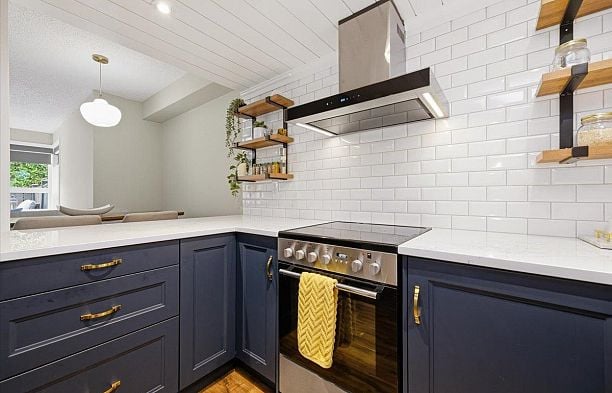 107 2455 York Avenue Kitsilano