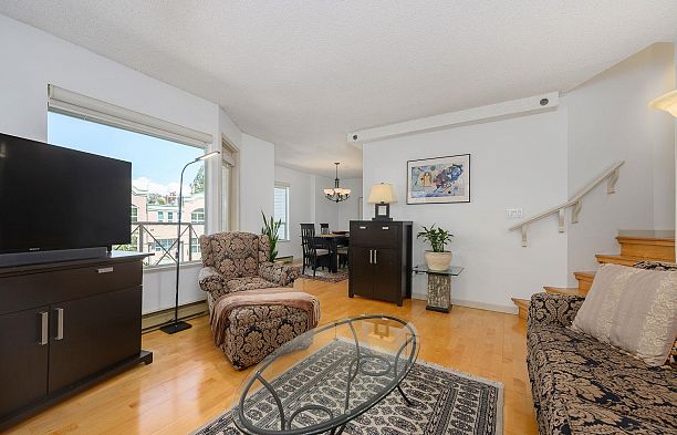 212 910 W 8th Avenue Fairview VW