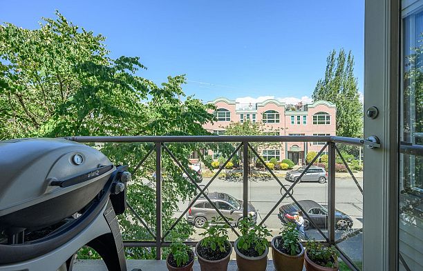212 910 W 8th Avenue Fairview VW