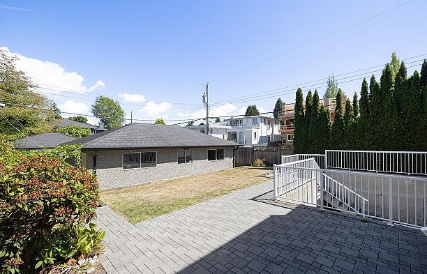 4888 Trafalgar Street MacKenzie Heights