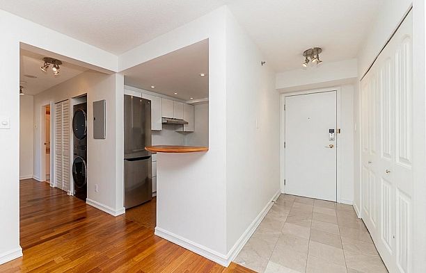 1304 283 Davie Street Yaletown