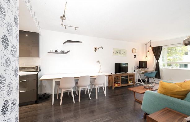 207 1990 W 6th Avenue Kitsilano