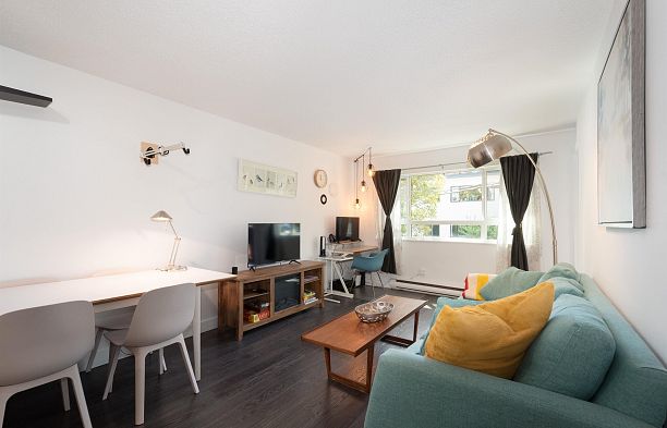 207 1990 W 6th Avenue Kitsilano