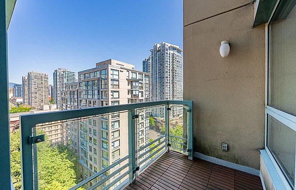 1304 283 Davie Street Yaletown