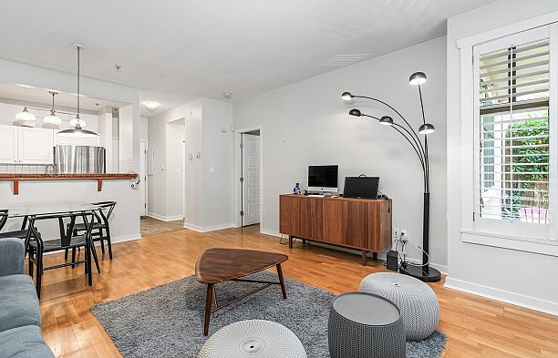 204 2525 Quebec Street Mount Pleasant VE
