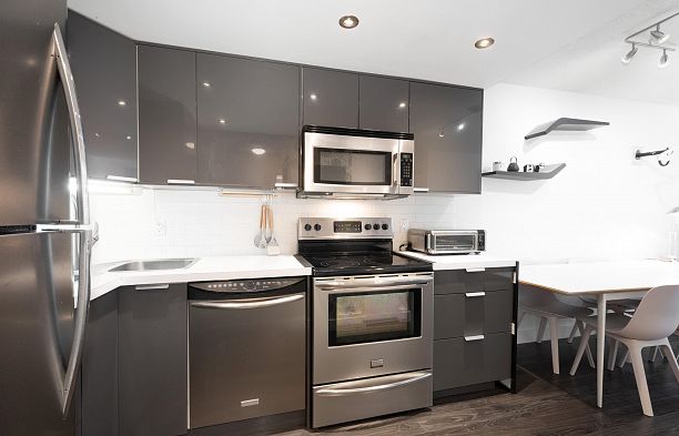 207 1990 W 6th Avenue Kitsilano