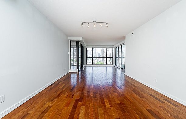 1304 283 Davie Street Yaletown