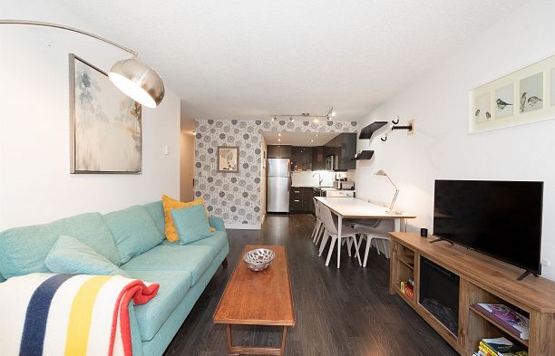 207 1990 W 6th Avenue Kitsilano