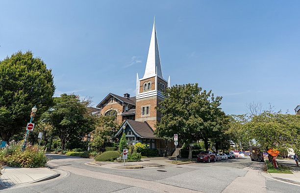 204 2525 Quebec Street Mount Pleasant VE