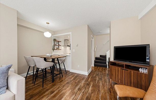 107 2455 York Avenue Kitsilano