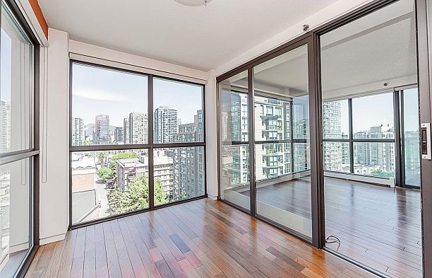 1304 283 Davie Street Yaletown