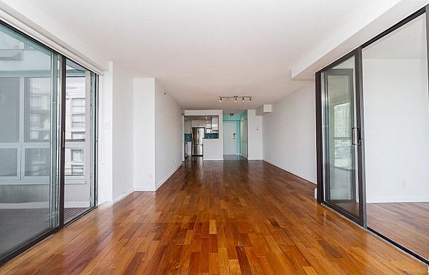 1304 283 Davie Street Yaletown