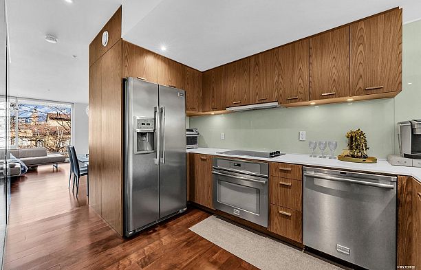 2 850 W 8th Avenue Fairview VW