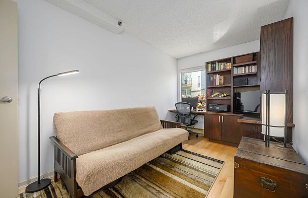 212 910 W 8th Avenue Fairview VW