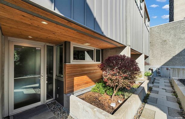 2 850 W 8th Avenue Fairview VW