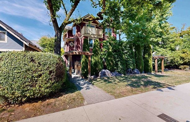 839 W 14th Avenue Fairview VW