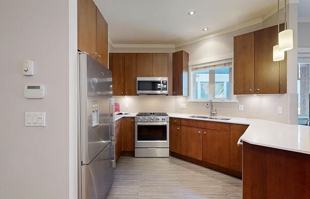 839 W 14th Avenue Fairview VW