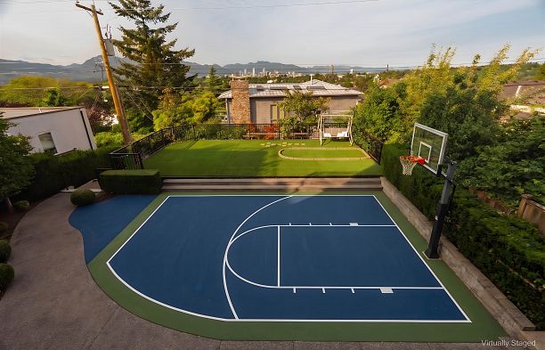 3936 Quesnel Drive Arbutus