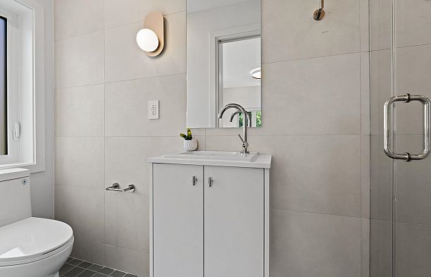 5489 Larch Street Kerrisdale