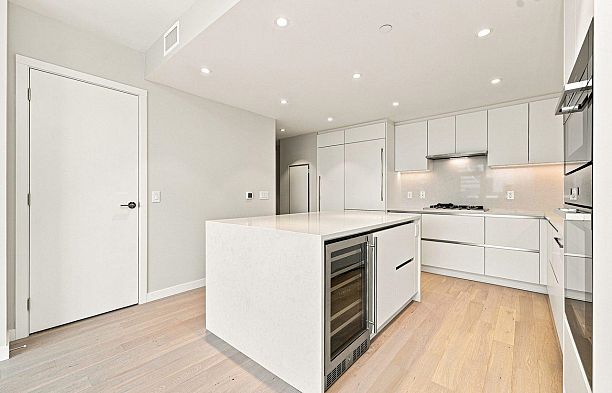 601 485 W 42nd Avenue Oakridge VW