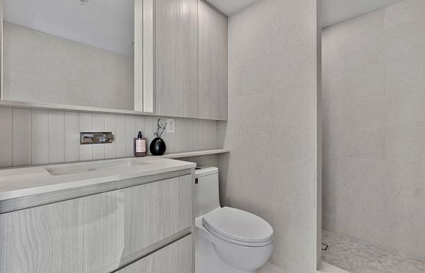 713 1887 Crowe Street False Creek