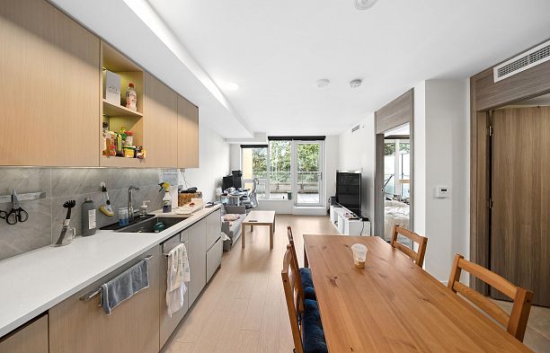 512 433 SW Marine Drive Marpole
