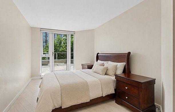 305 8 Smithe Mews Yaletown