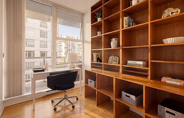 702 1099 Marinaside Crescent Yaletown