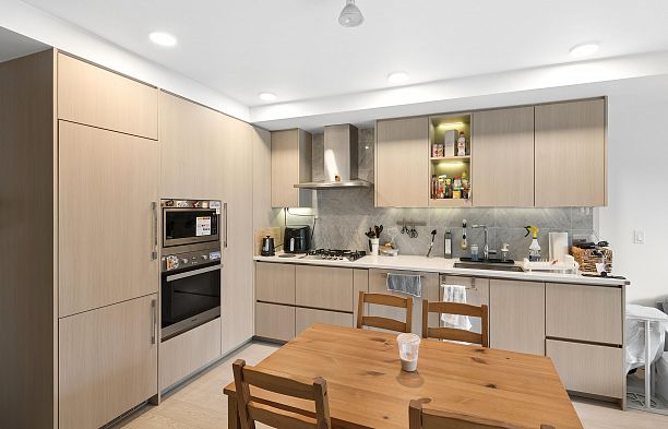 512 433 SW Marine Drive Marpole
