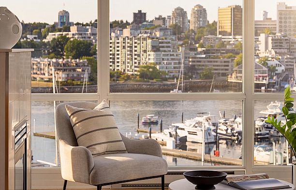 702 1099 Marinaside Crescent Yaletown