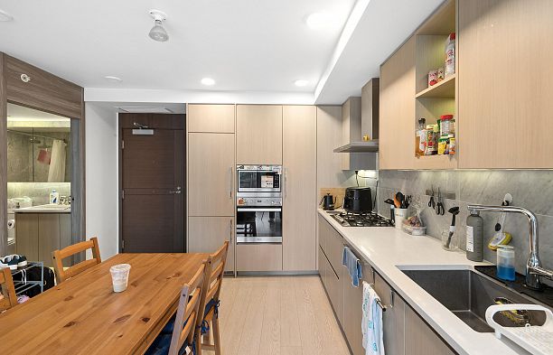 512 433 SW Marine Drive Marpole