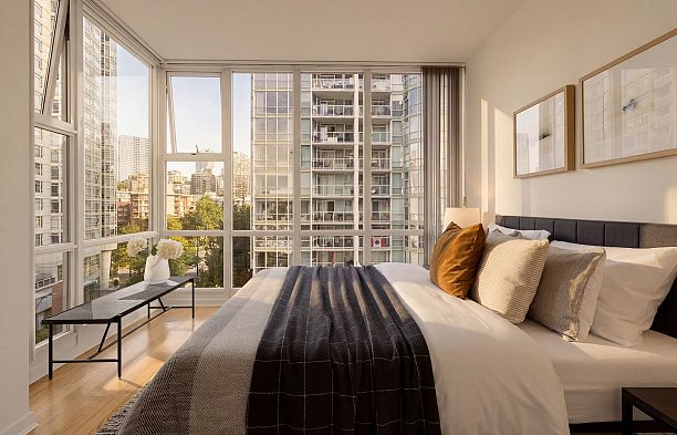 702 1099 Marinaside Crescent Yaletown