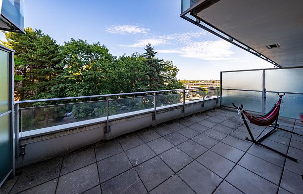 512 433 SW Marine Drive Marpole