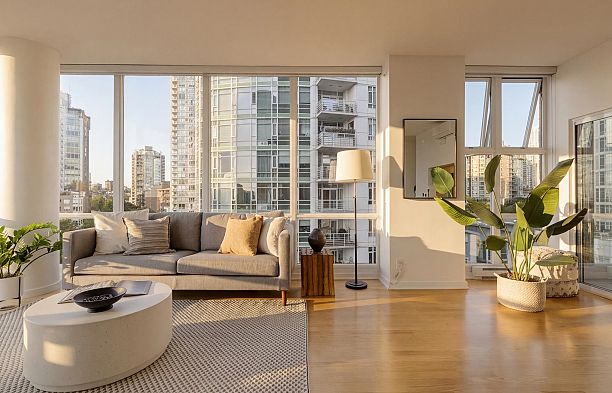 702 1099 Marinaside Crescent Yaletown