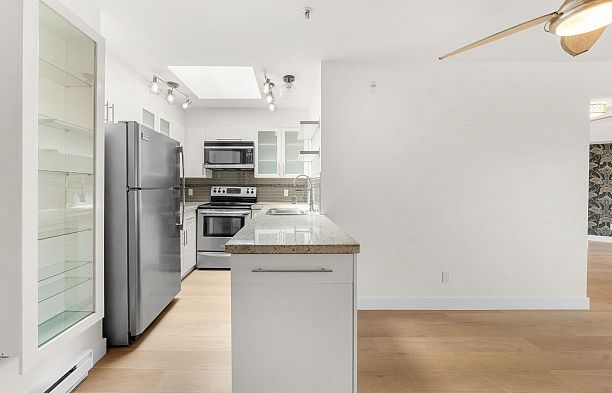 404 1562 W 5th Avenue False Creek