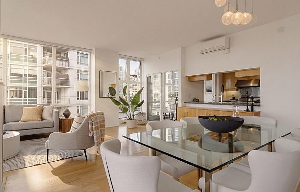 702 1099 Marinaside Crescent Yaletown