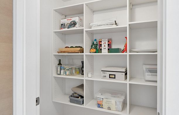 305 8 Smithe Mews Yaletown