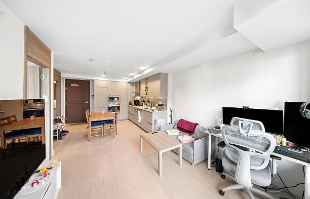512 433 SW Marine Drive Marpole