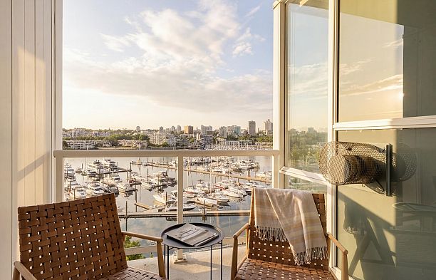 702 1099 Marinaside Crescent Yaletown
