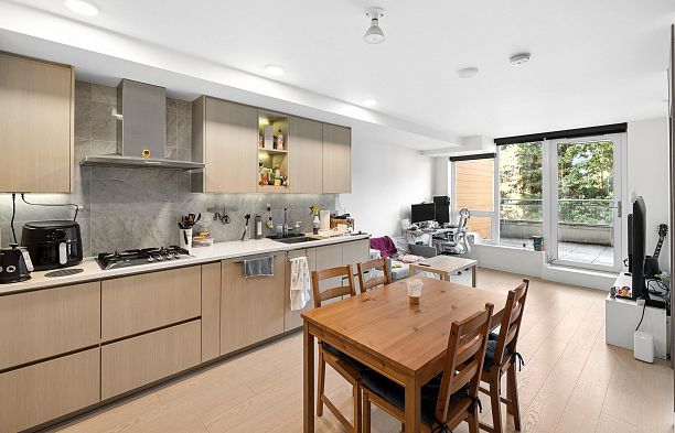 512 433 SW Marine Drive Marpole