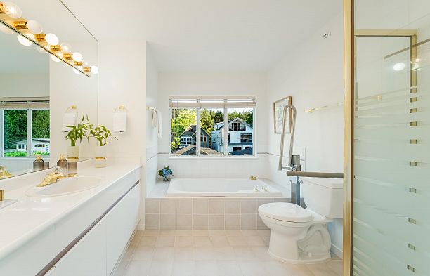 4682 W 14th Avenue Point Grey