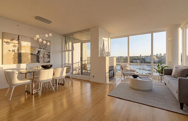 702 1099 Marinaside Crescent Yaletown