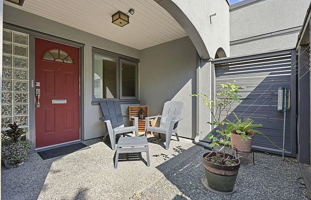 1344 W 7th Avenue Fairview VW